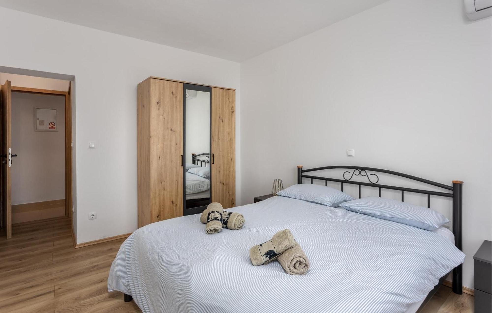 Gorgeous Apartment In Brsec With Kitchen Dış mekan fotoğraf
