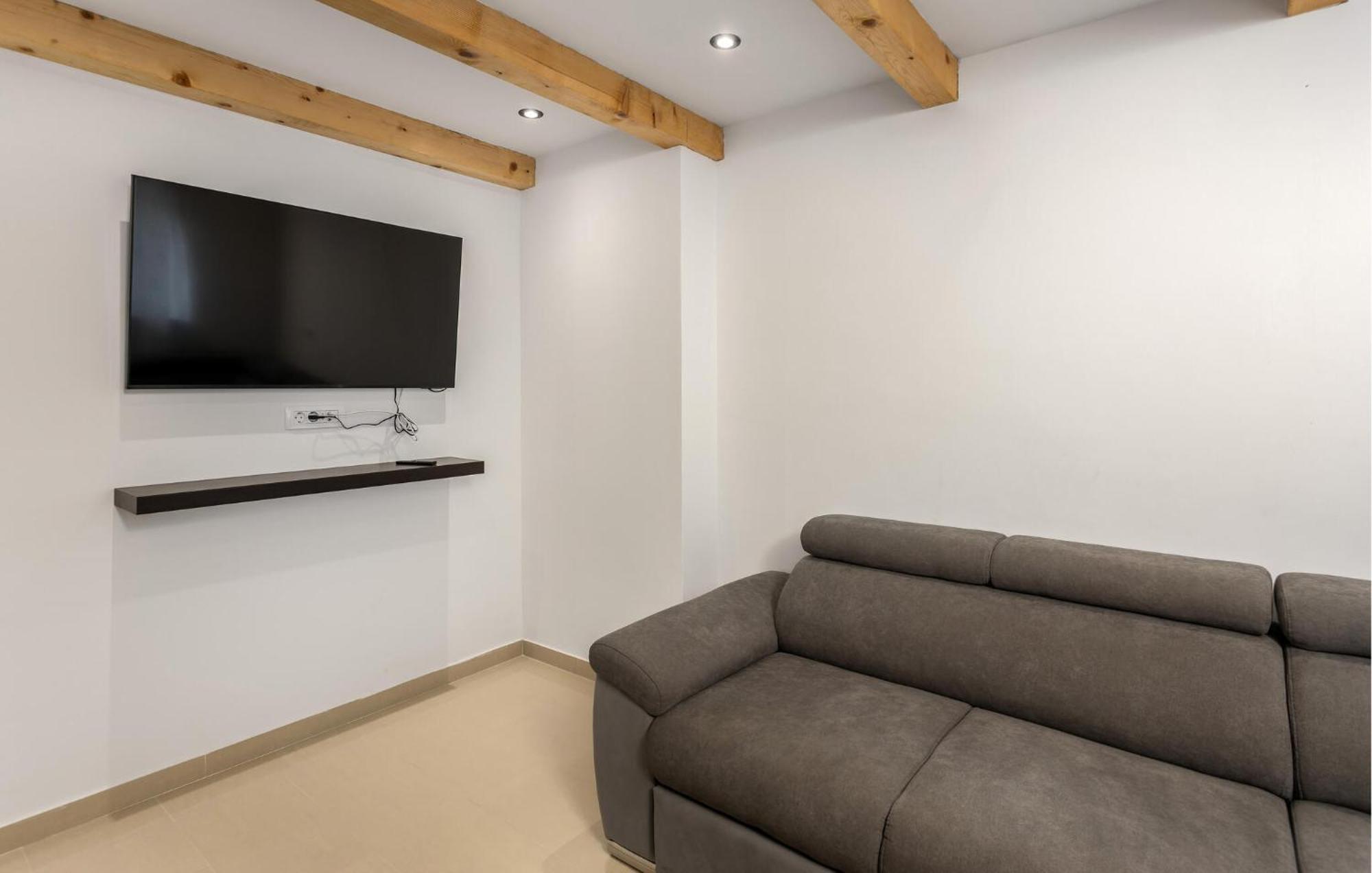 Gorgeous Apartment In Brsec With Kitchen Dış mekan fotoğraf