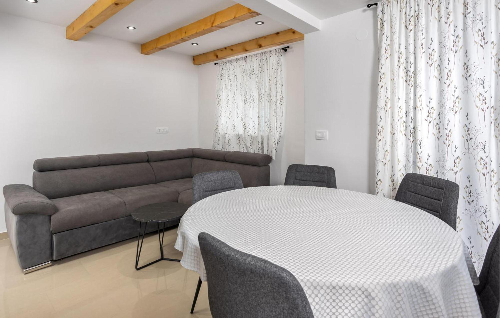Gorgeous Apartment In Brsec With Kitchen Dış mekan fotoğraf