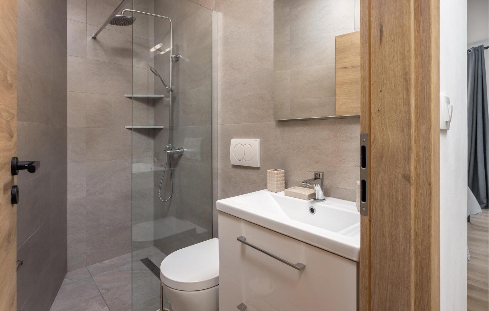 Gorgeous Apartment In Brsec With Kitchen Dış mekan fotoğraf