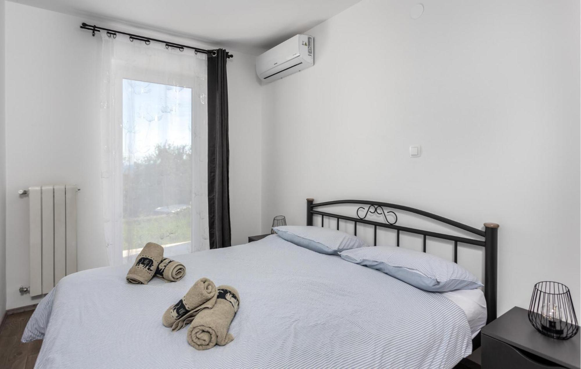 Gorgeous Apartment In Brsec With Kitchen Dış mekan fotoğraf